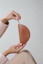 Load image into Gallery viewer, Mini Moon Wallet - Saddle
